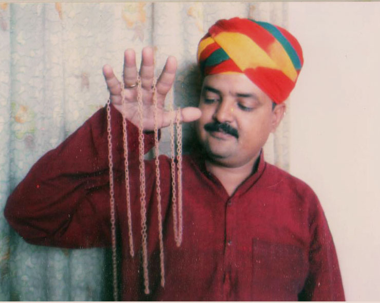 Miniature Jointless Chain by Wood