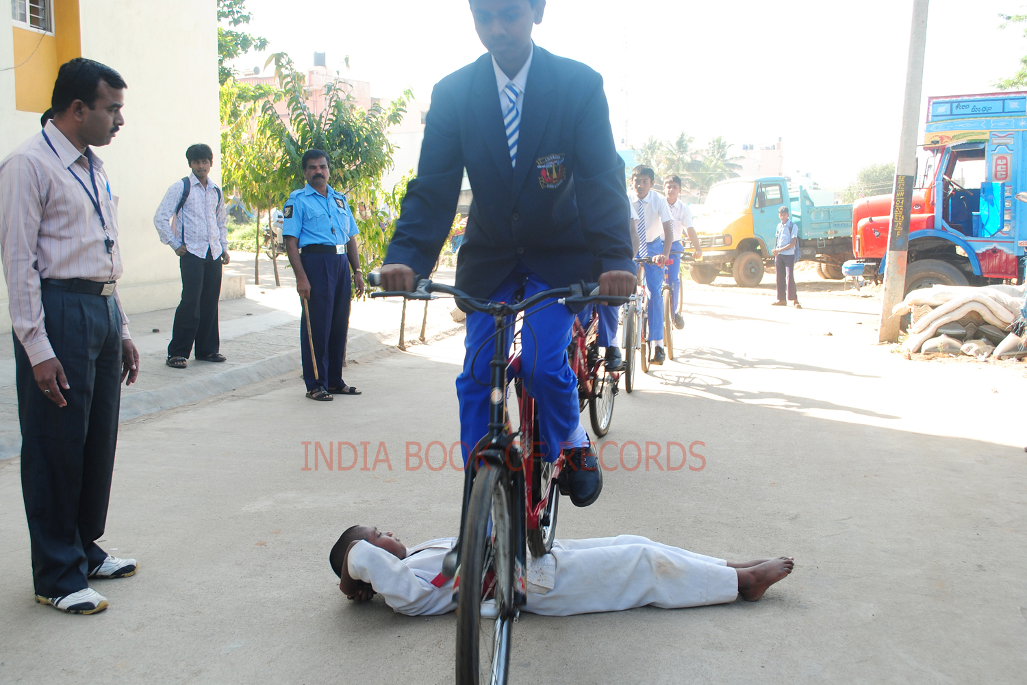 MOST BICYCLE CROSSING STOMACH (1MINUTE) IBR