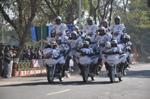 BIGGEST HUMAN PYRAMID ON THREE MOTORBIKES