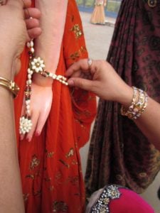 JEWELLERY SETS MADE OF FLOWER BUDS 
