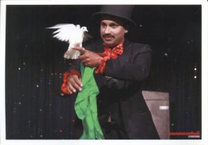 PERFORMING MAGIC SHOWS EVERYDAY