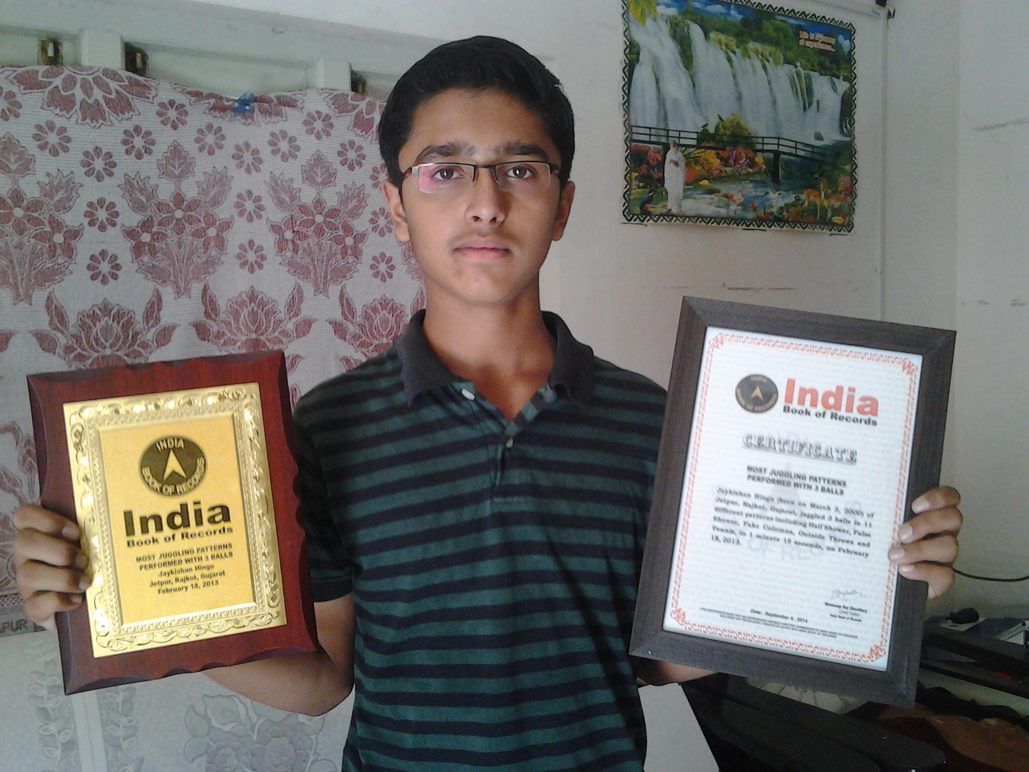 MOST JUGGLING PATTERNS PERFORMED WITH 3 BALLS India Book of Records