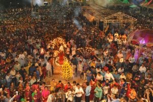 MOST PEOPLE PARTICIPATING IN MAHA AARTI