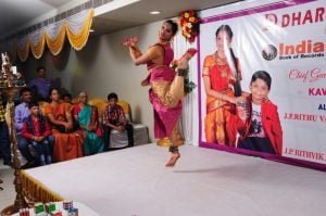 MOST BHARATANATYAM MUDRAS PERFORMED BY AN INDIVIDUAL IN LEAST TIME